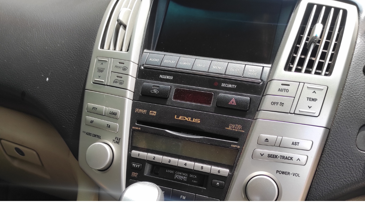 7 Reasons to change your Car Radio.