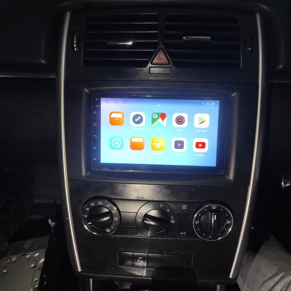 MERCEDES B180 7 INCH ANDROID RADIO