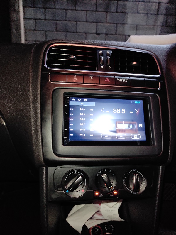 VOLKSWAGEN POLO ANDROID RADIO