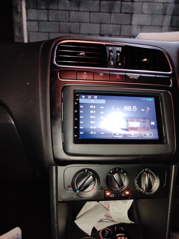 VOLKSWAGEN POLO ANDROID RADIO