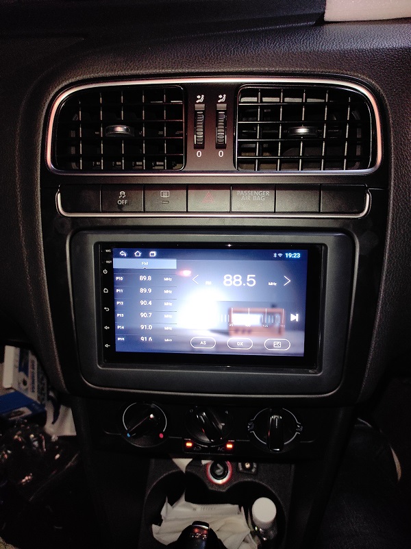 VOLKSWAGEN POLO ANDROID RADIO