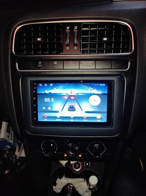 VOLKSWAGEN POLO ANDROID RADIO